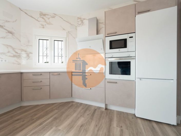 Image No.3-4 Bed House for sale