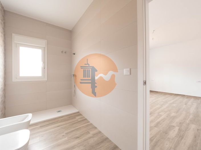 Image No.30-4 Bed House for sale