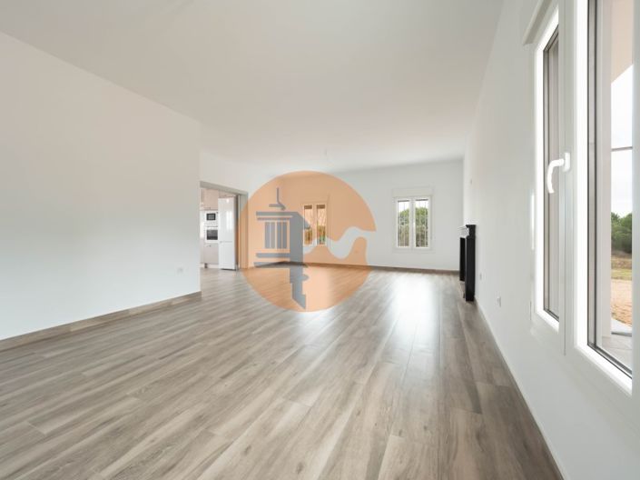 Image No.9-4 Bed House for sale