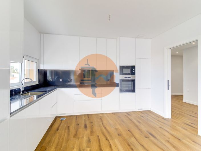 Image No.10-3 Bed Apartment for sale