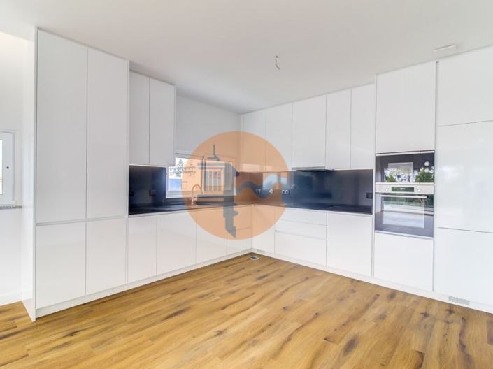 Image No.11-3 Bed Apartment for sale