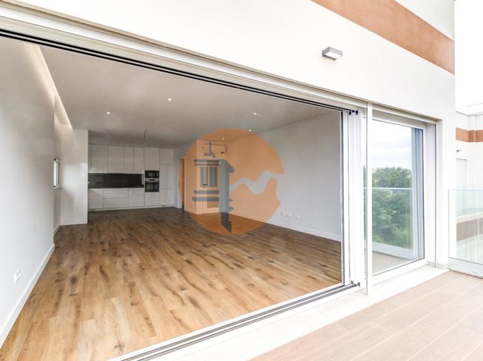 Image No.21-3 Bed Apartment for sale