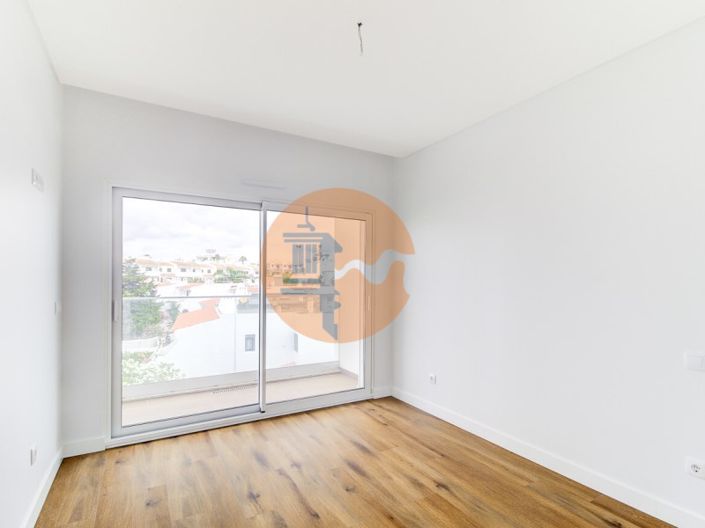 Image No.24-3 Bed Apartment for sale