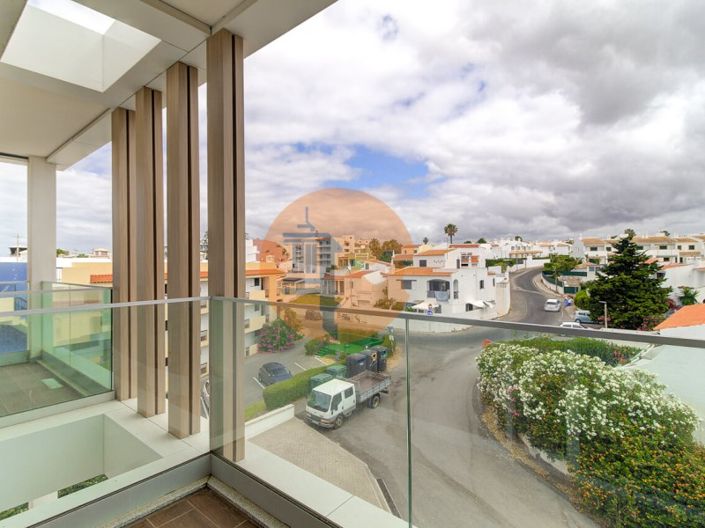 Image No.26-3 Bed Apartment for sale