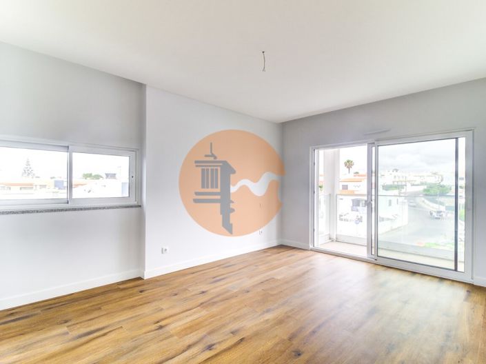 Image No.27-3 Bed Apartment for sale