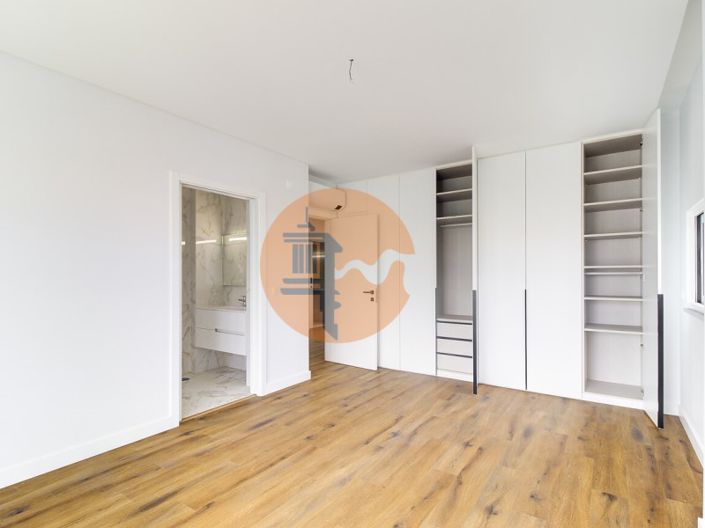 Image No.28-3 Bed Apartment for sale