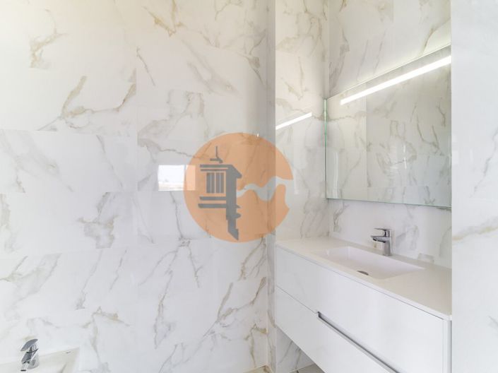 Image No.30-3 Bed Apartment for sale