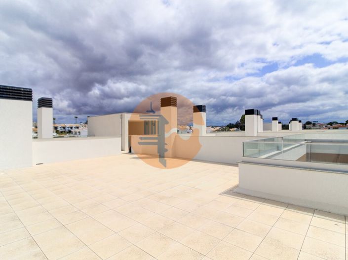 Image No.40-3 Bed Apartment for sale