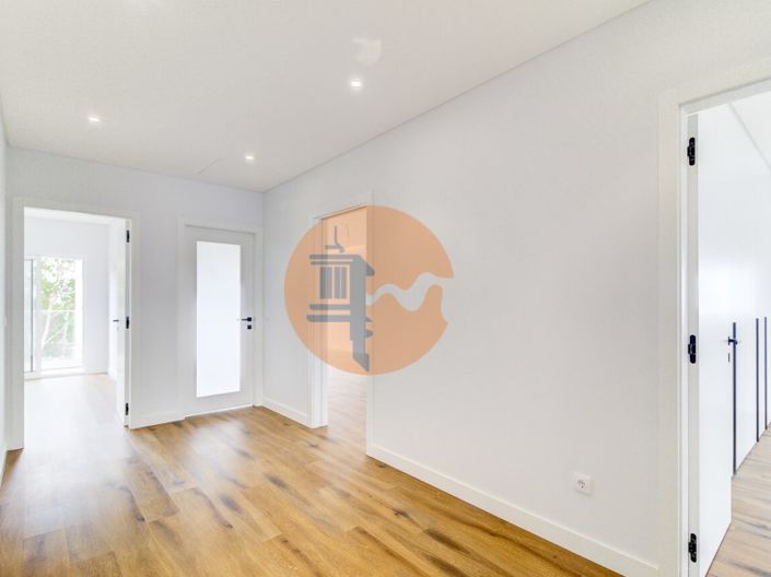 Image No.8-3 Bed Apartment for sale