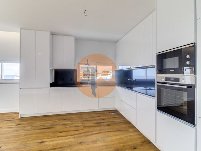 Image No.9-3 Bed Apartment for sale