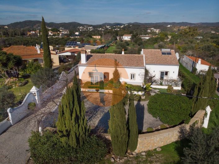 Image No.1-4 Bed House for sale