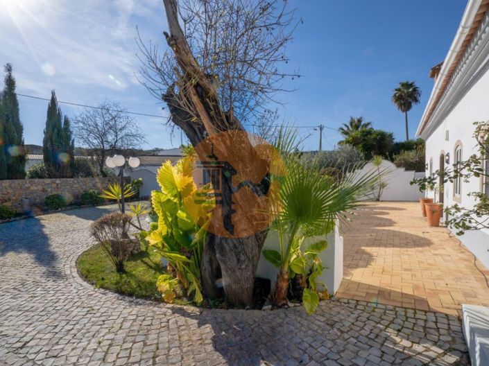 Image No.16-4 Bed House for sale