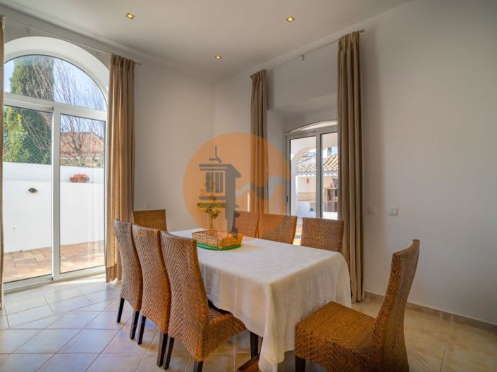 Image No.24-4 Bed House for sale