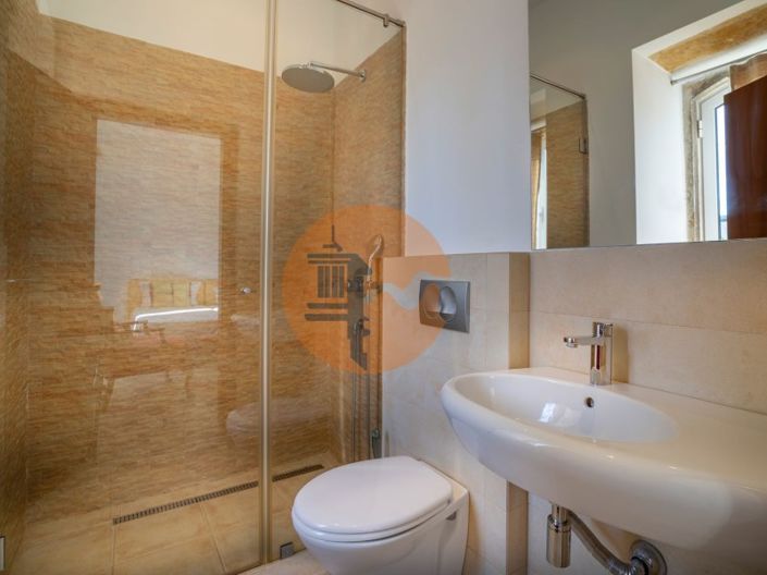 Image No.40-4 Bed House for sale