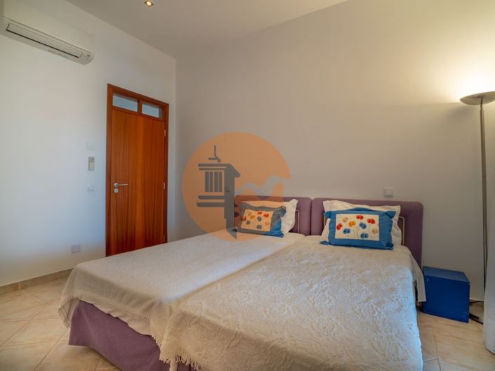 Image No.42-4 Bed House for sale