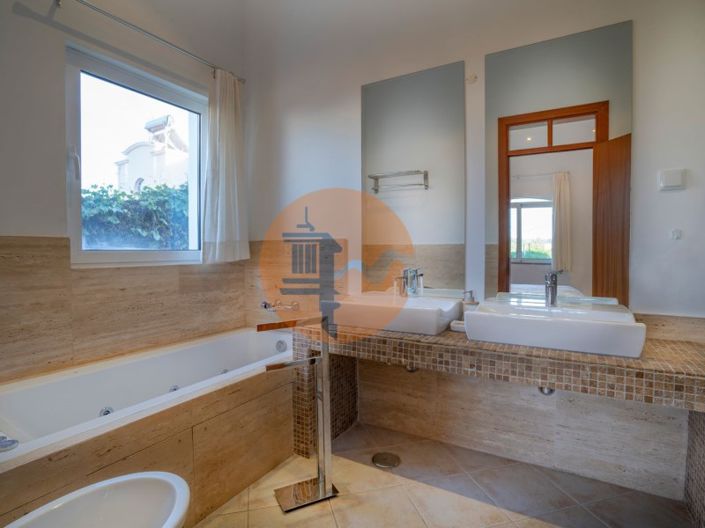 Image No.57-4 Bed House for sale