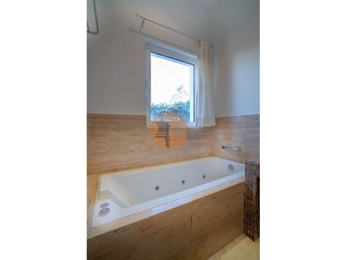 Image No.58-4 Bed House for sale