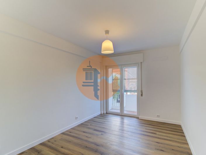 Image No.18-3 Bed Apartment for sale