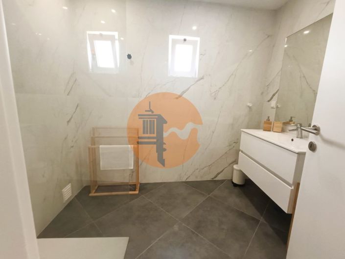 Image No.20-2 Bed Apartment for sale