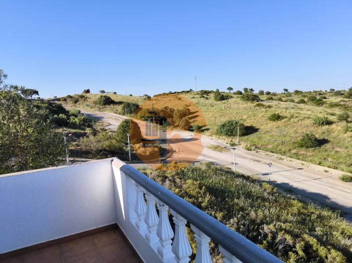 Image No.10-1 Bed House for sale