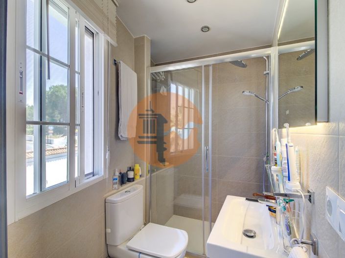 Image No.15-3 Bed House for sale