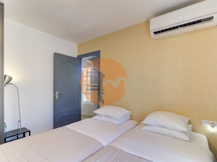 Image No.17-3 Bed House for sale