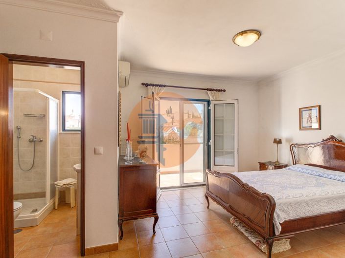 Image No.26-5 Bed House for sale