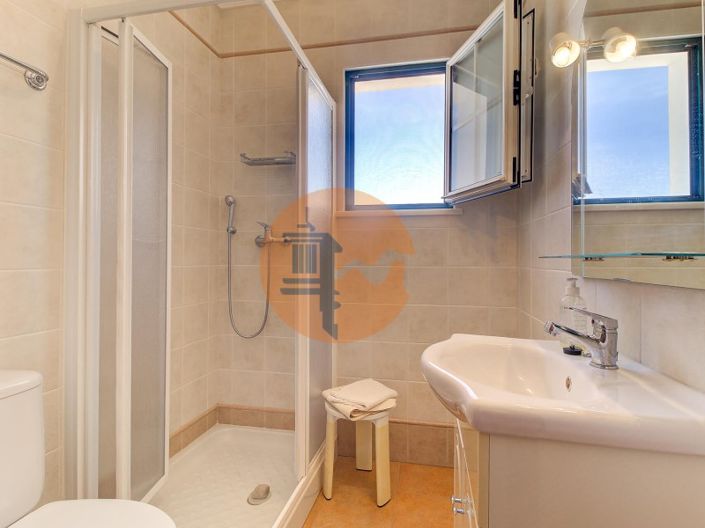 Image No.27-5 Bed House for sale