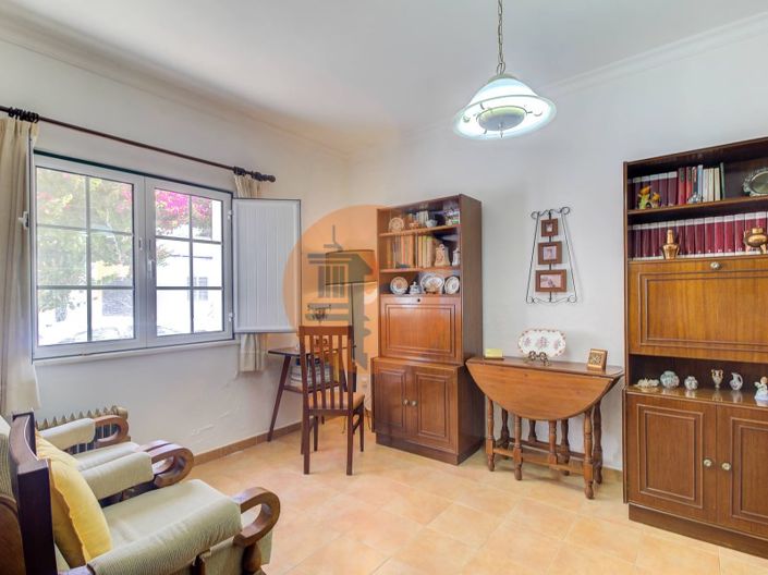 Image No.8-5 Bed House for sale