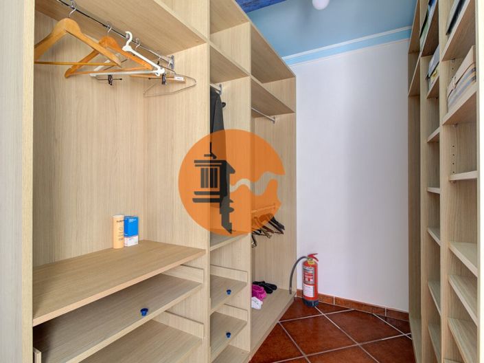 Image No.28-5 Bed House for sale