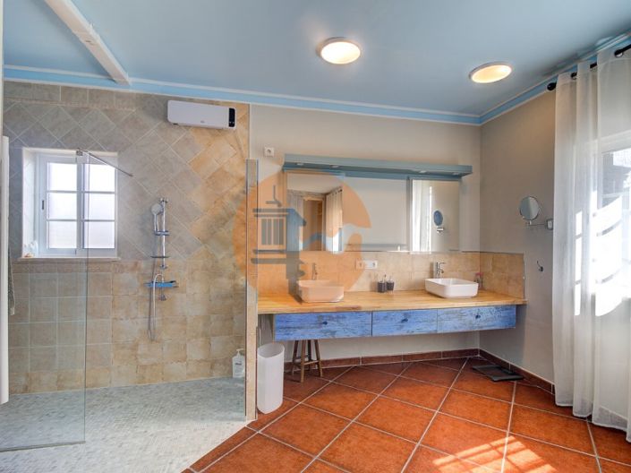 Image No.30-5 Bed House for sale