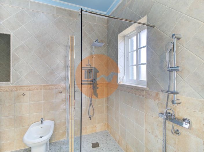 Image No.32-5 Bed House for sale