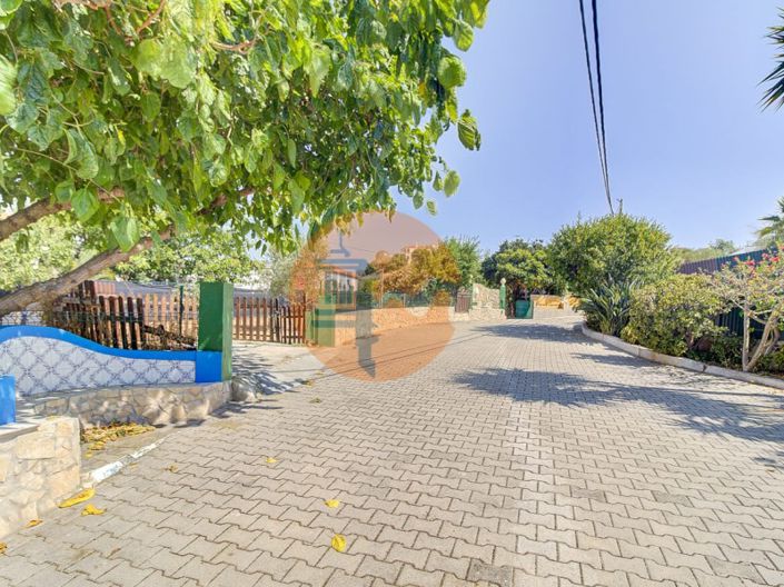 Image No.6-5 Bed House for sale