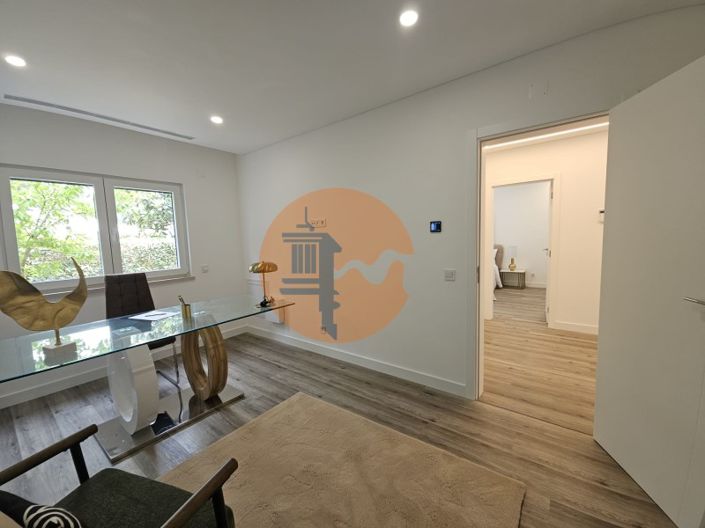 Image No.10-4 Bed House for sale