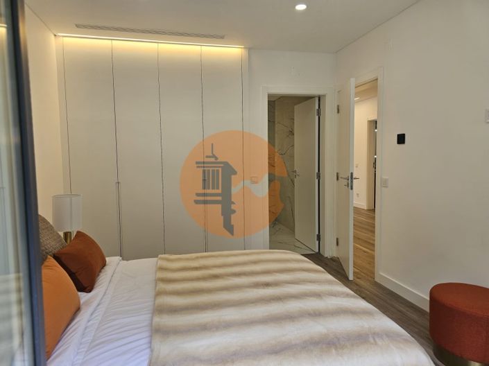 Image No.14-4 Bed House for sale