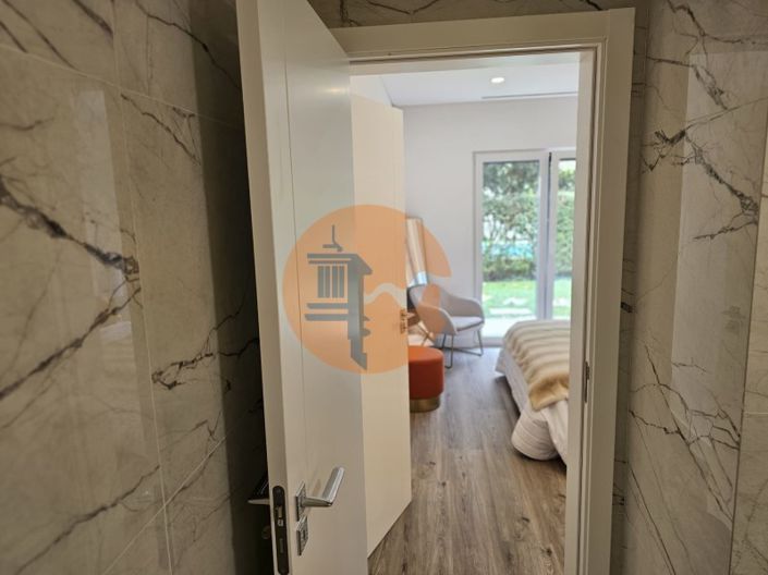 Image No.19-4 Bed House for sale