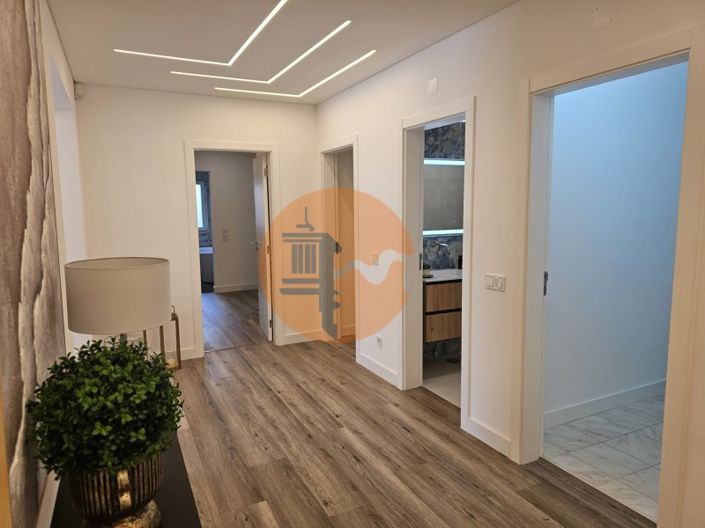 Image No.21-4 Bed House for sale