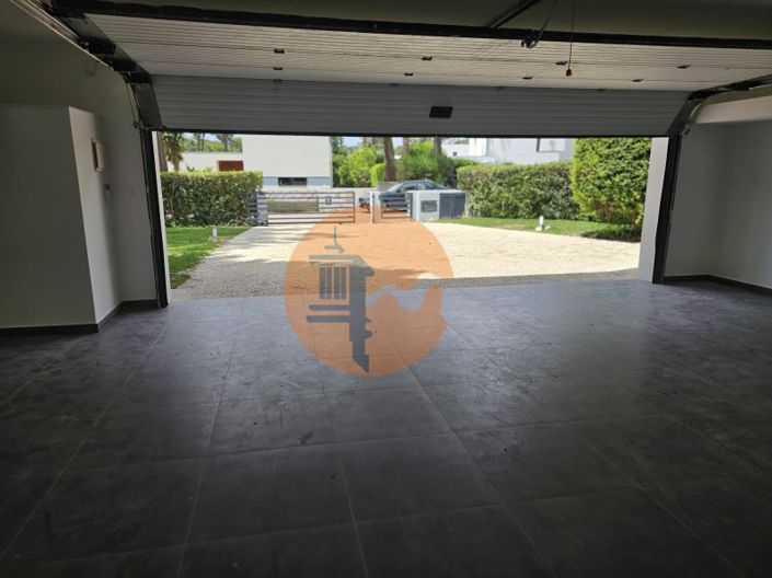 Image No.23-4 Bed House for sale