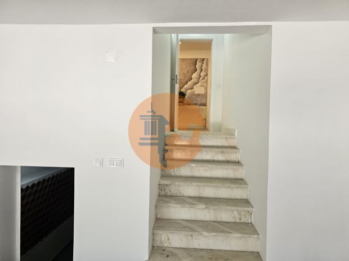 Image No.27-4 Bed House for sale