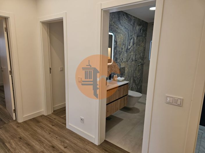 Image No.28-4 Bed House for sale