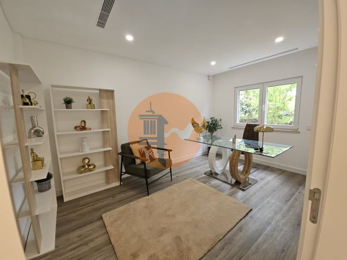 Image No.6-4 Bed House for sale