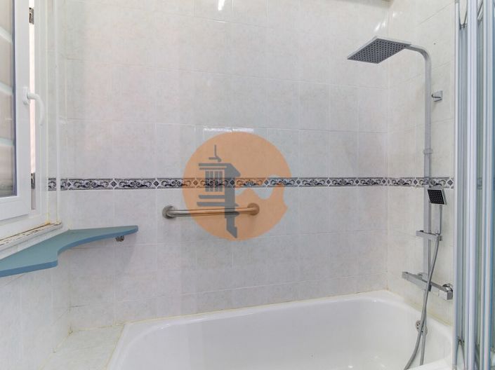 Image No.26-4 Bed House for sale