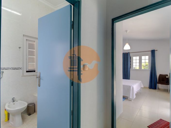 Image No.30-4 Bed House for sale