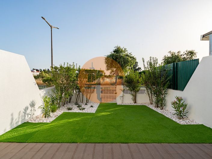 Image No.12-2 Bed House for sale