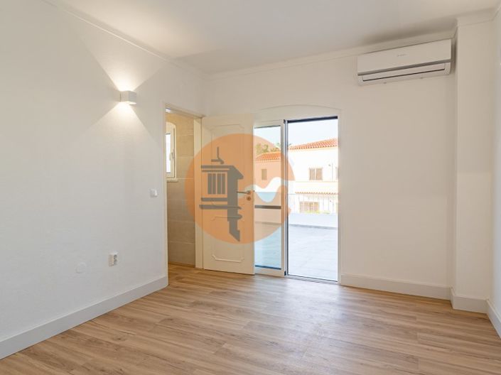 Image No.15-2 Bed House for sale