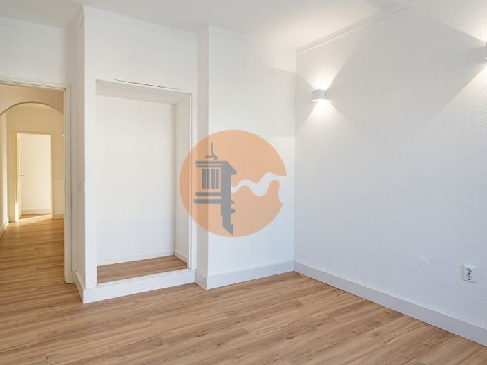 Image No.16-2 Bed House for sale