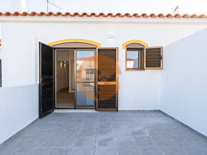 Image No.19-2 Bed House for sale