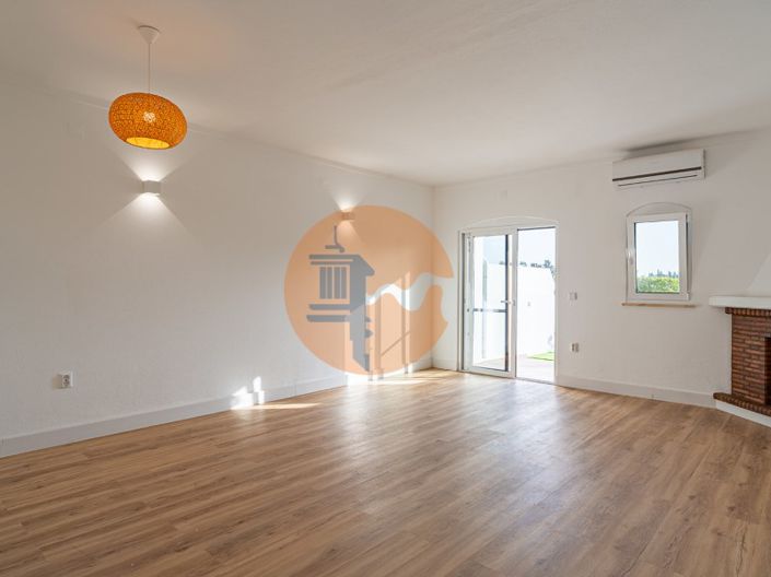 Image No.5-2 Bed House for sale