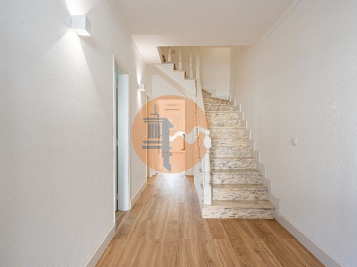 Image No.6-2 Bed House for sale