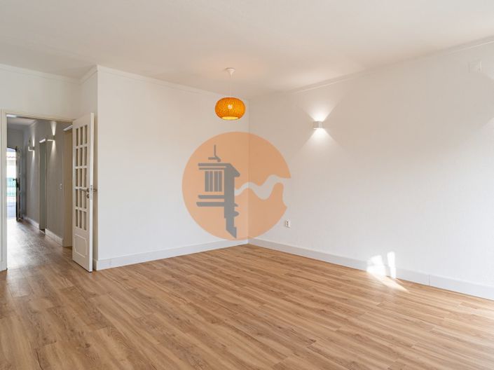 Image No.8-2 Bed House for sale